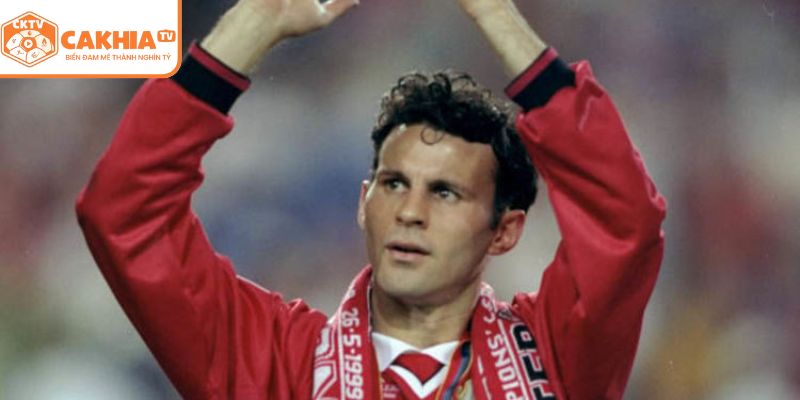 Huyền  thoại Manchester United đạt danh hiệu ở trời Âu